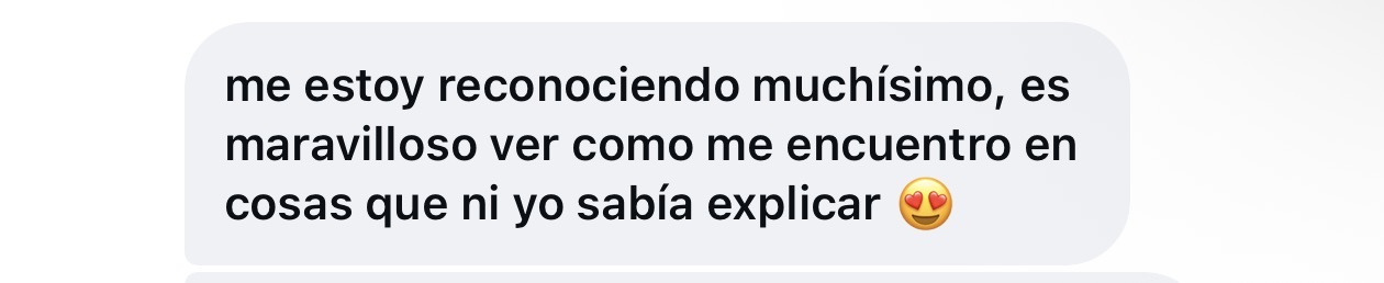 Testimonio de Agustina por WhatsApp sobre su libro personalizado de carta natal